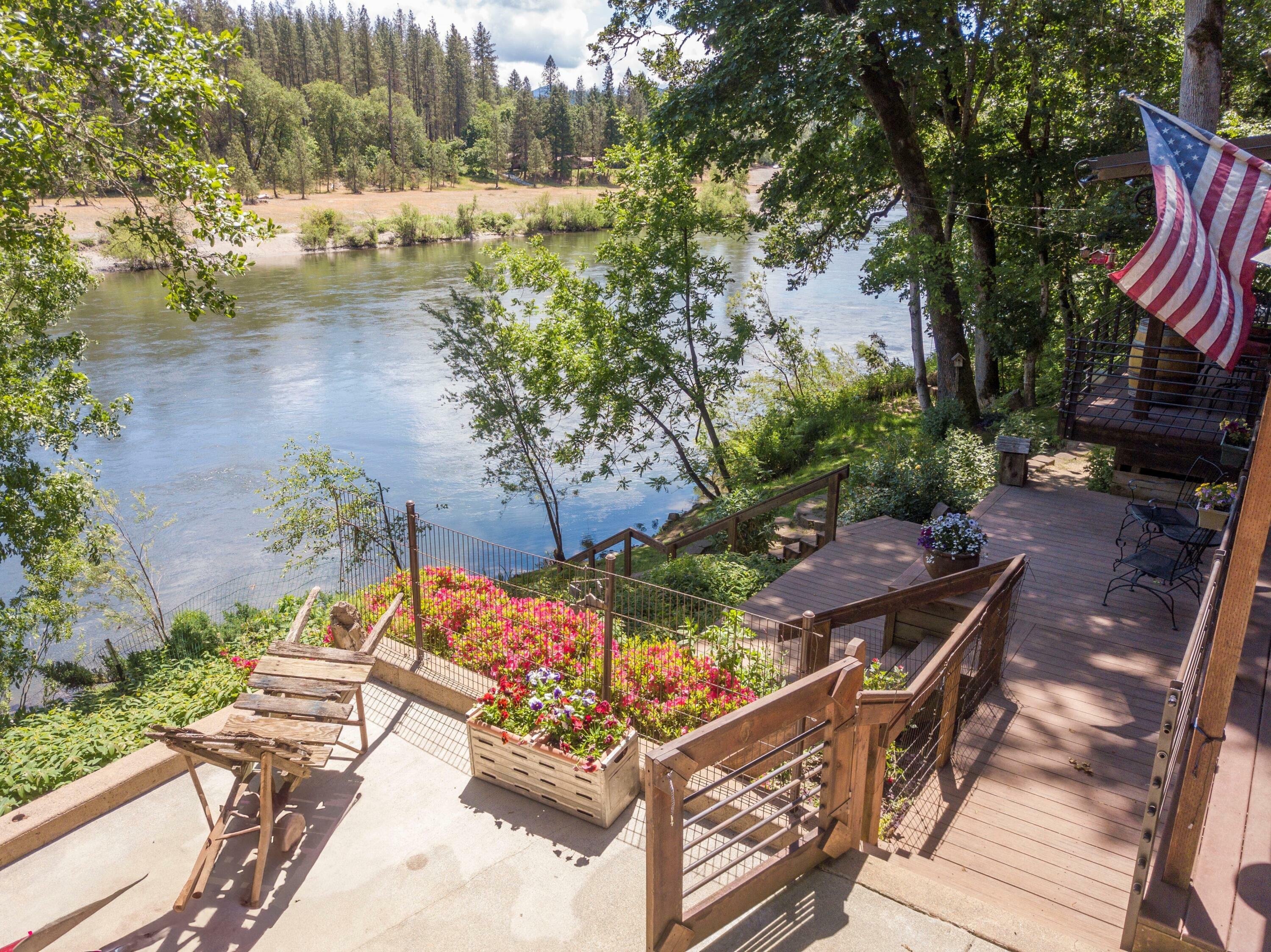 Property Photo: 4941 Riverbanks Road OR 97527