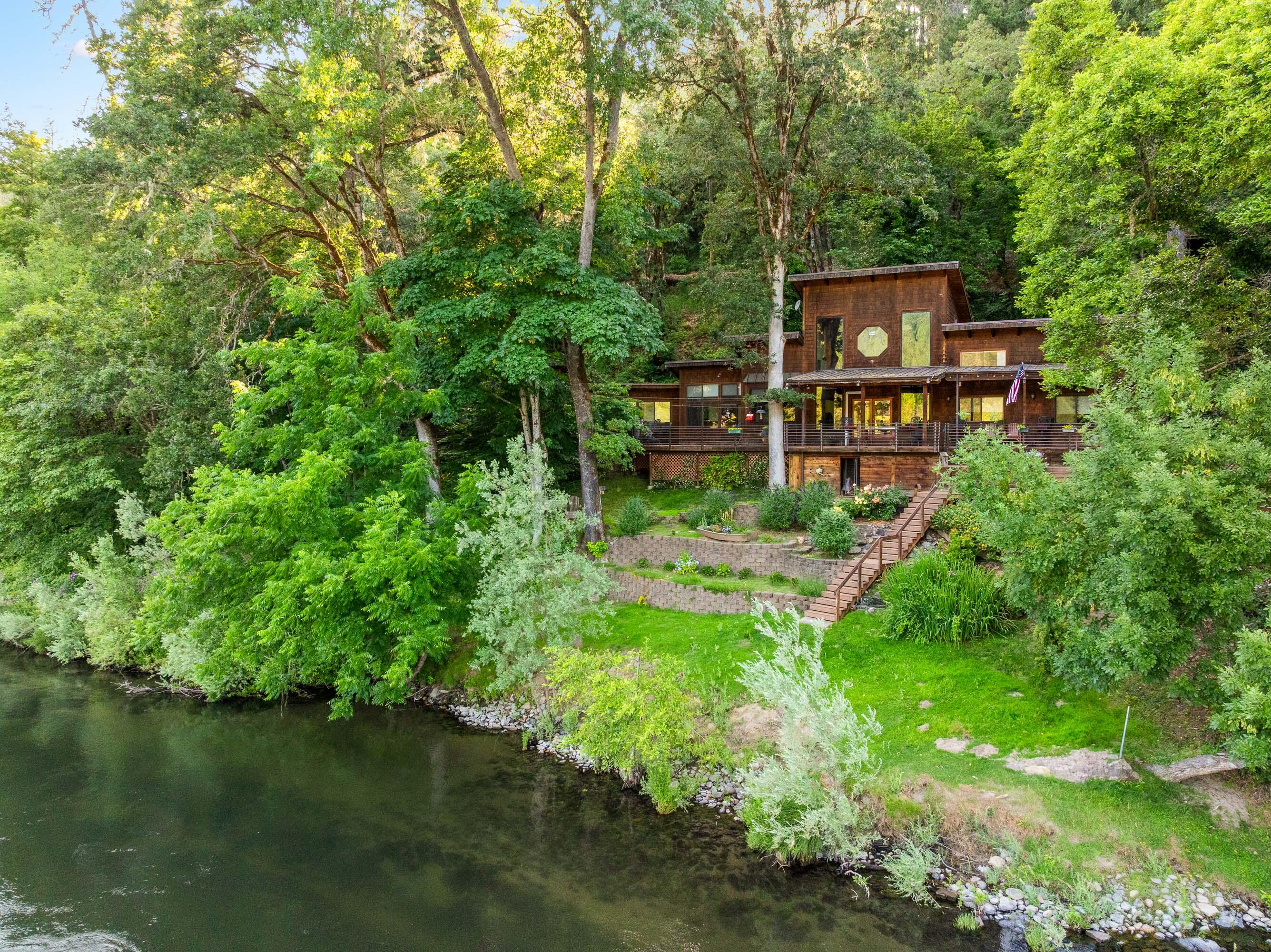 Property Photo: 4941 Riverbanks Road OR 97527