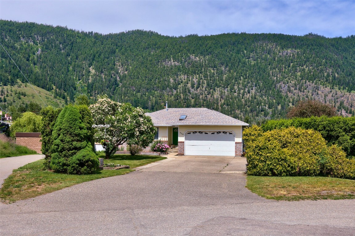 Property Photo: 634 Hysop Place BC V0E 1M0