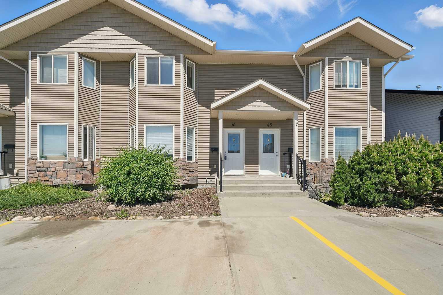 41 Winston Place  Blackfalds AB T4M 0K9 photo