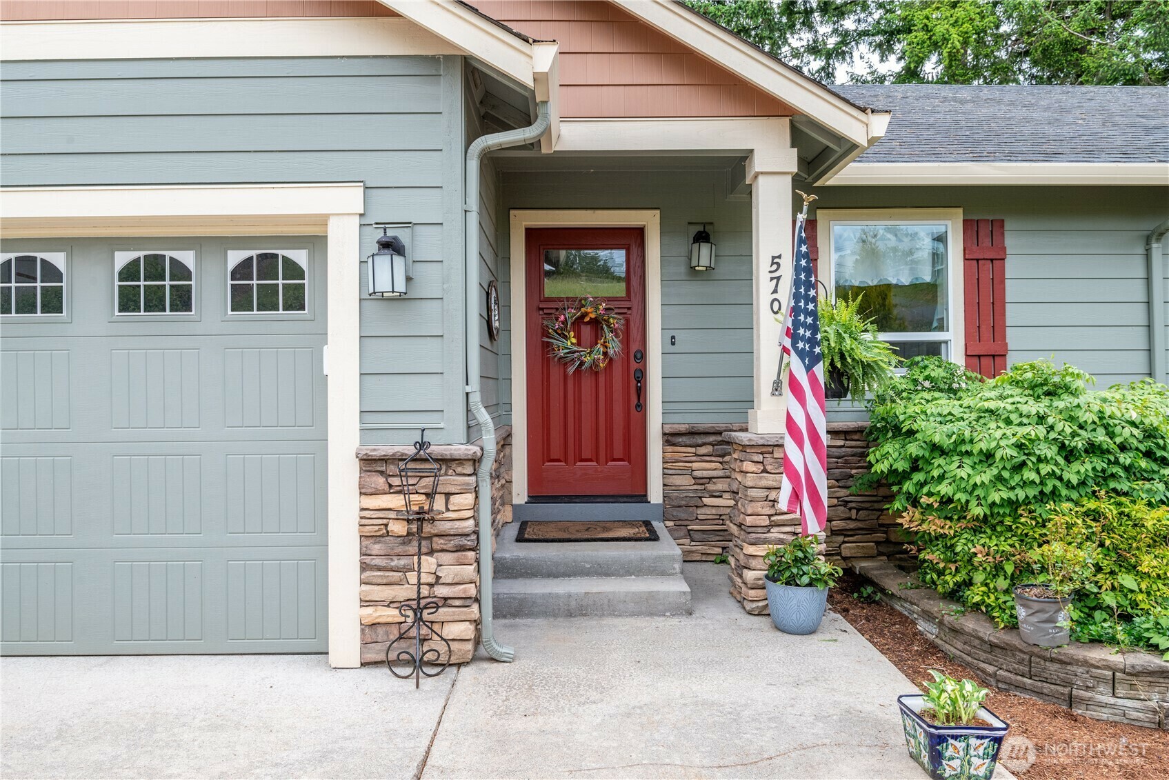 Property Photo:  570  Columbia Street  WA 98612 