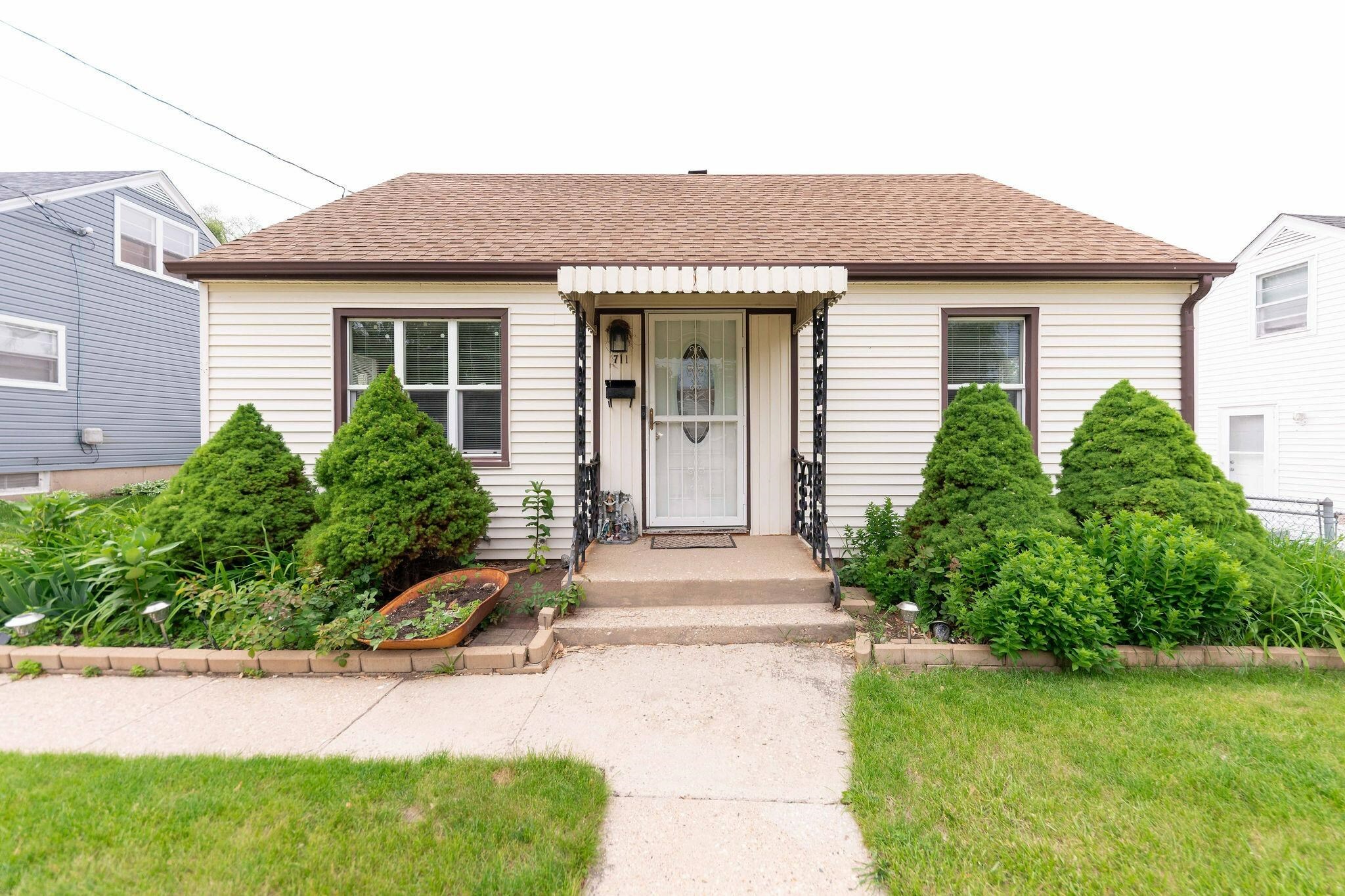 Property Photo:  711 29th Street  IL 61108 