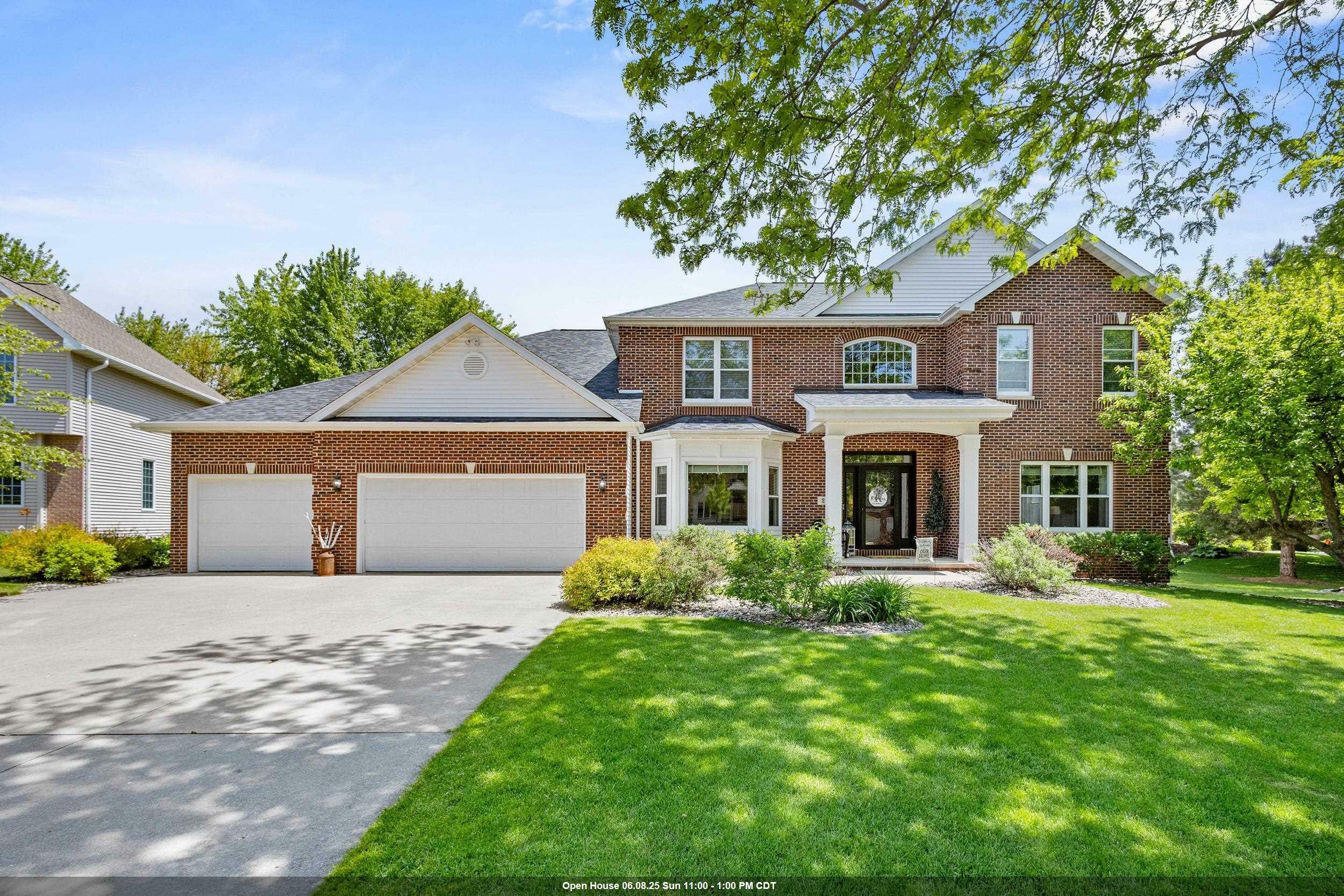 212 E Castlebury Lane  Appleton WI 54913 photo