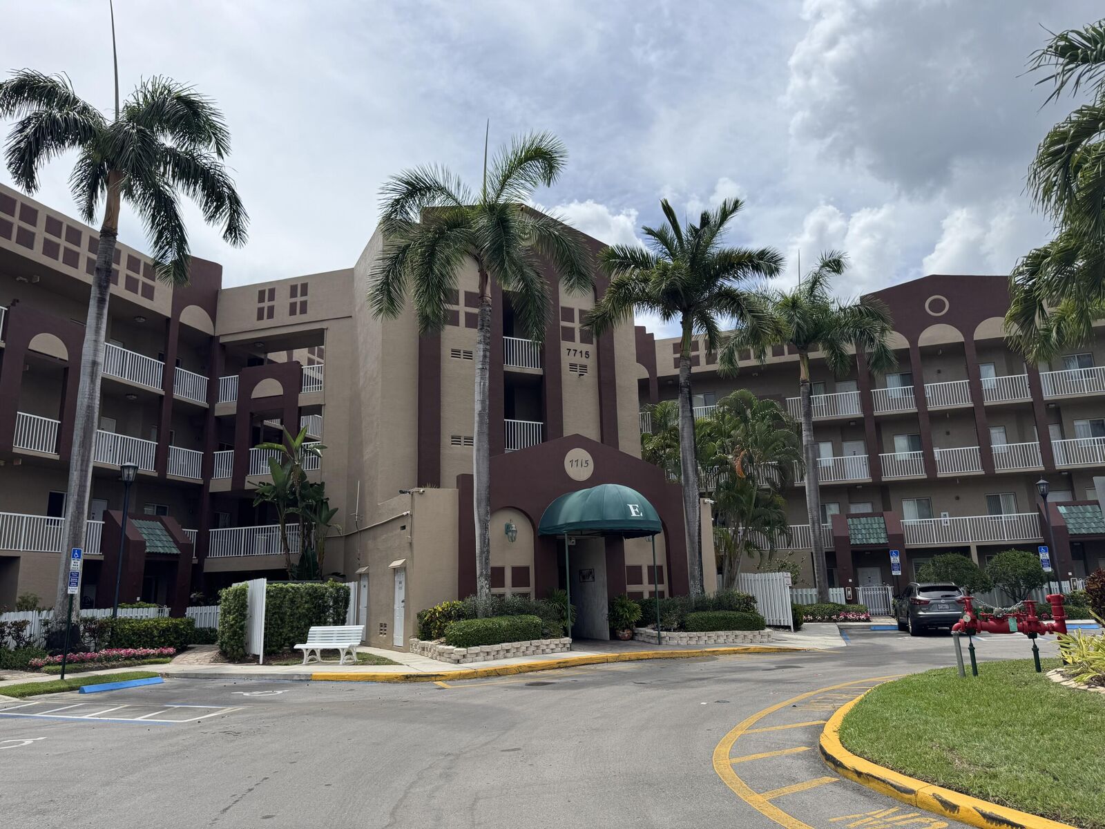 Property Photo:  7715 Southampton Terrace 102  FL 33321 