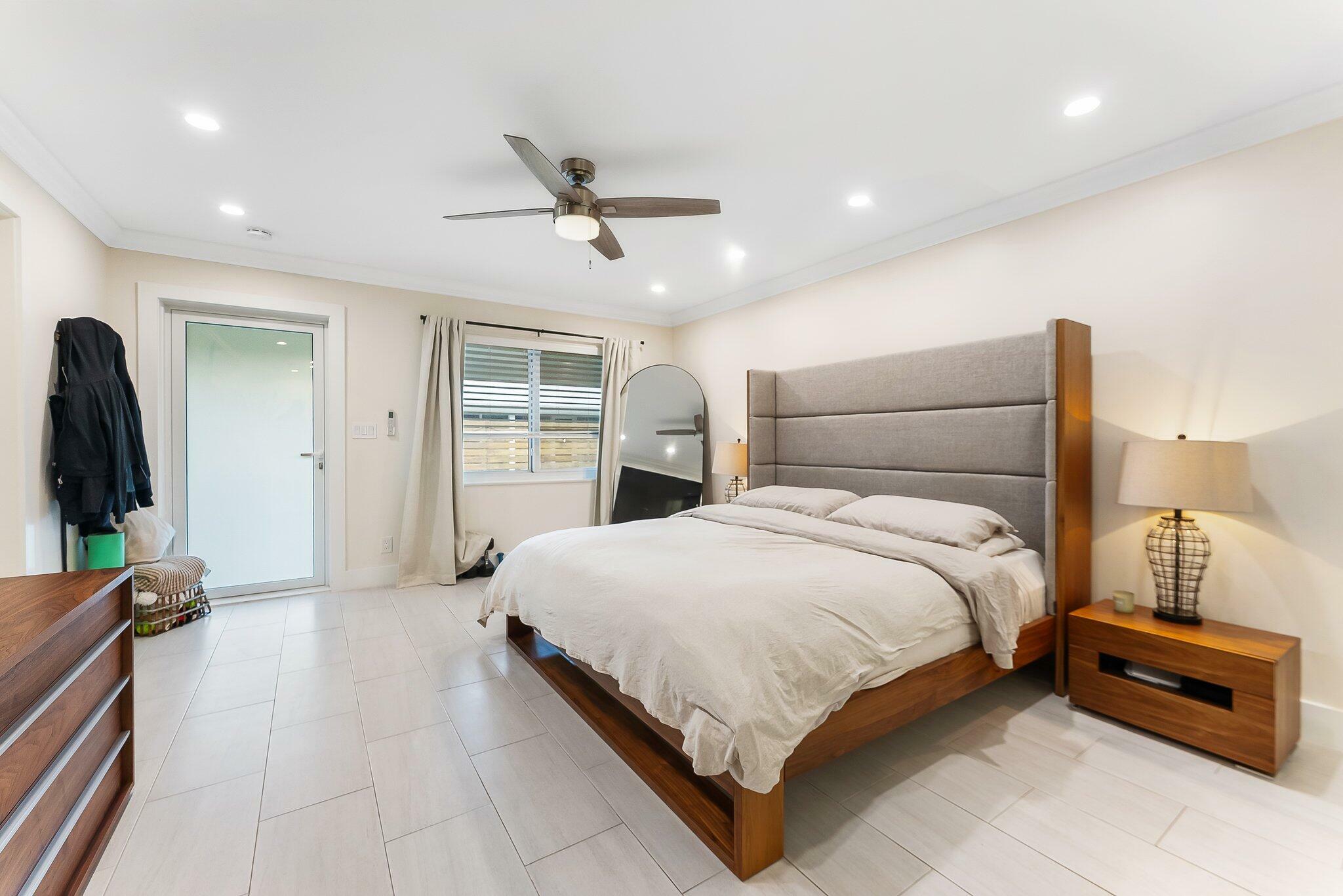 Property Photo: 1706 NE 25th Street 1-2 FL 33305