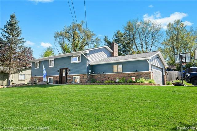 Property Photo:  2566 Marchar Drive  MI 48390 