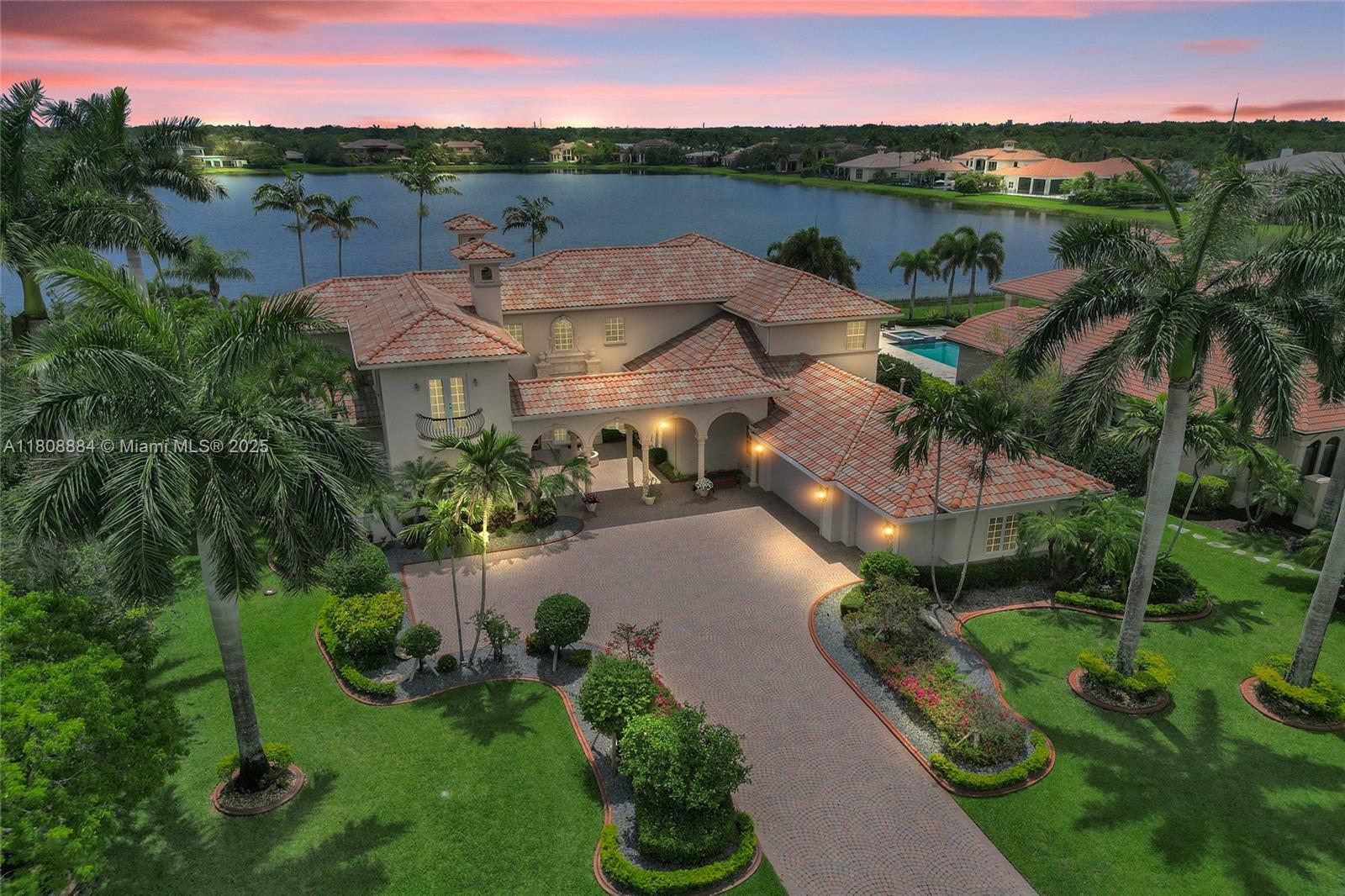 Property Photo: 3308 Islewood Ave FL 33332