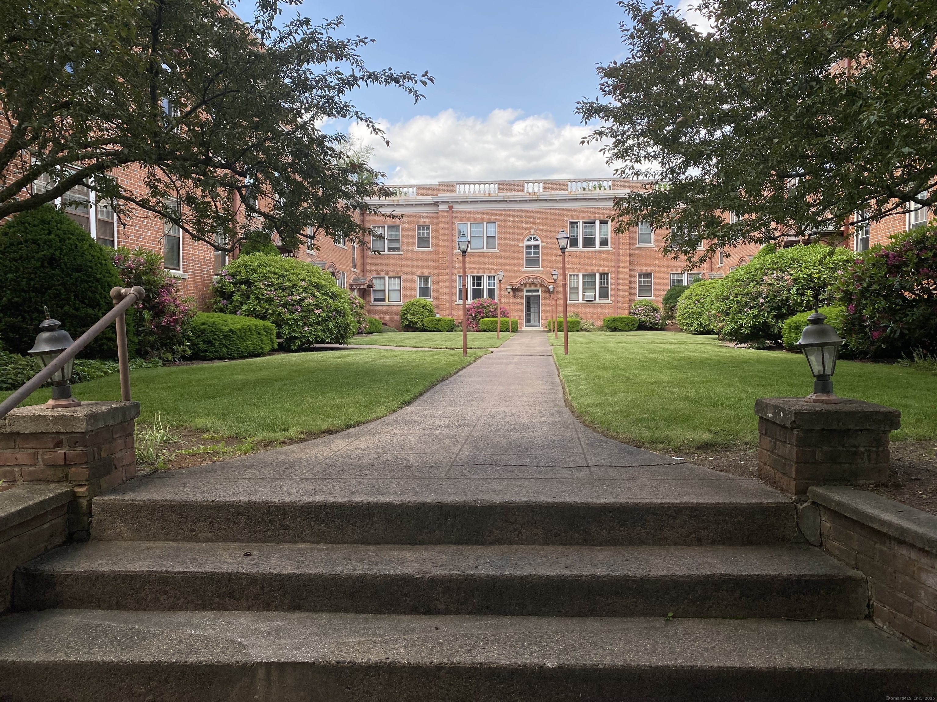 Property Photo:  139 Fountain Street Apt B9  CT 06515 