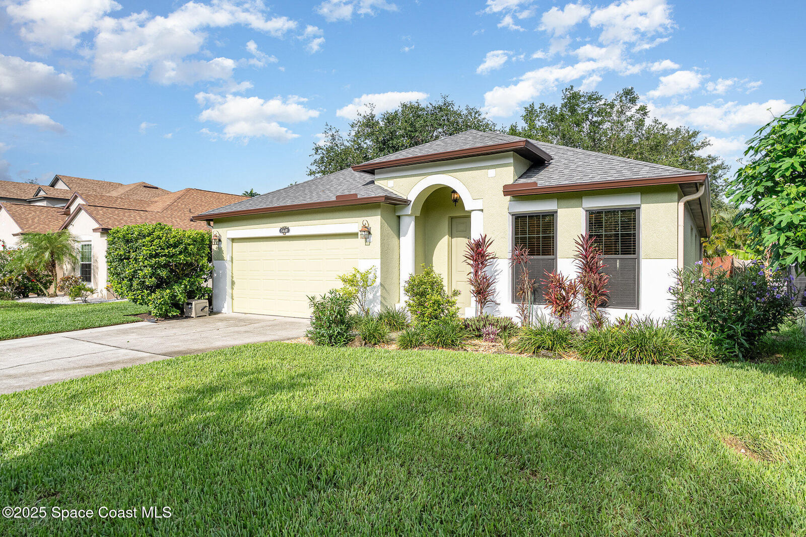 Property Photo: 5448 Hallamshire Boulevard FL 32780