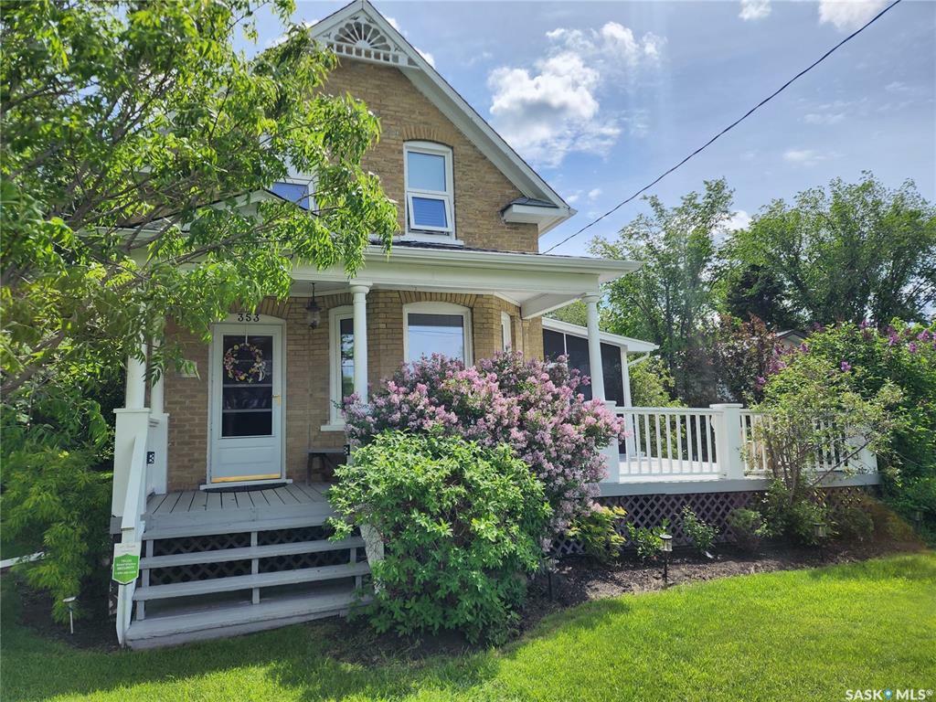 Property Photo: 353 6th Avenue SK S0G 0K0
