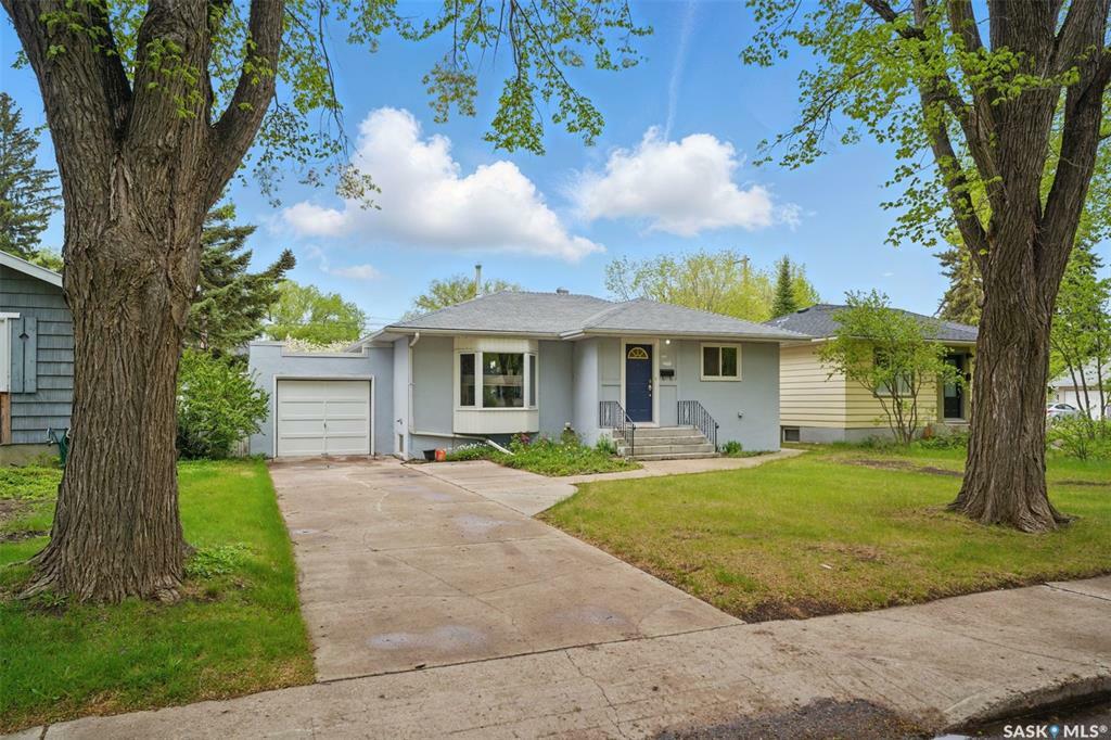 Property Photo: 1506 Cairns Avenue SK S7H 2H6
