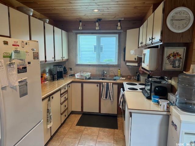 Property Photo: 1735 Cottage Road SK S0M 1J0