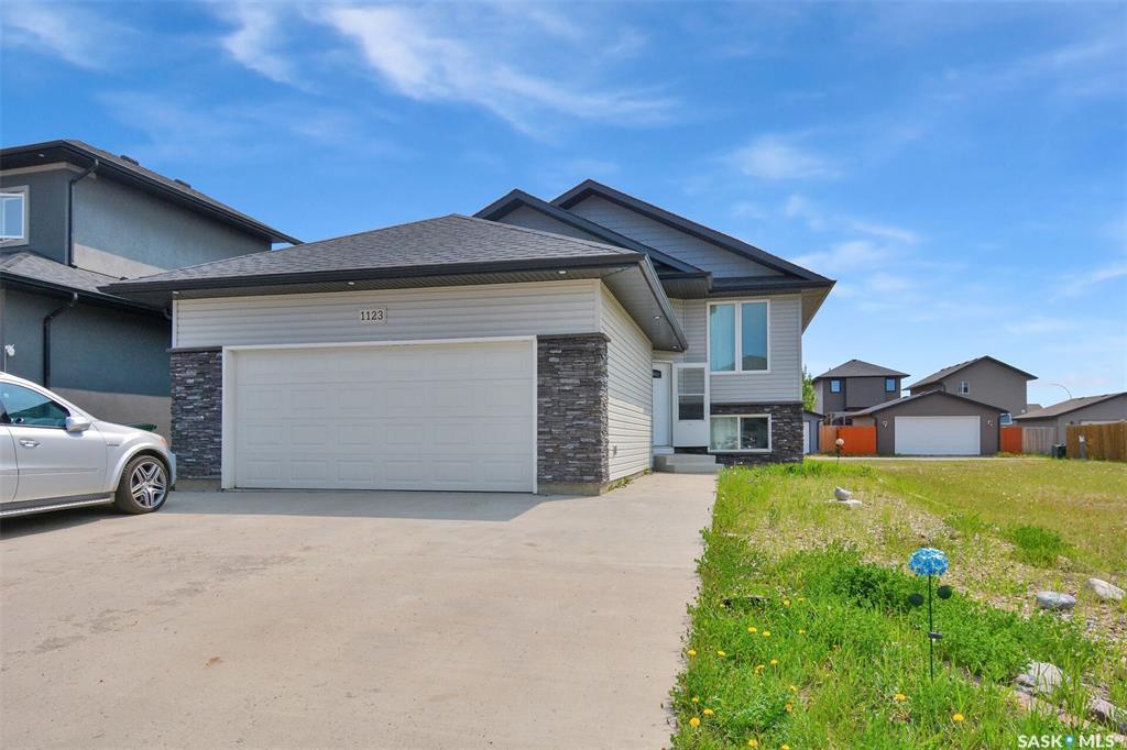 Property Photo:  1123 Werschner Crescent  SK S7V 0A7 