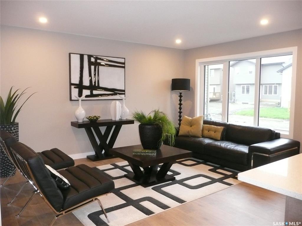 Property Photo: 446 Doran Crescent SK S7V 1W2