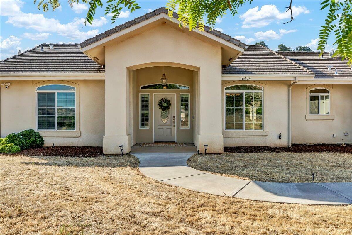 Property Photo: 16634 Wardlaw Drive CA 93265