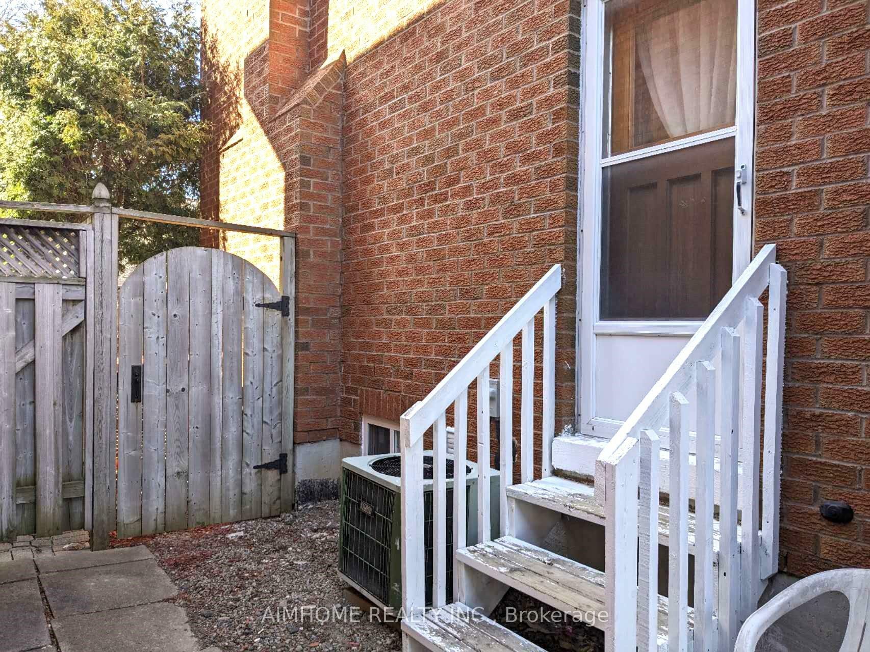 Property Photo:  11 Meadowglen Drive  ON L1R 1T8 