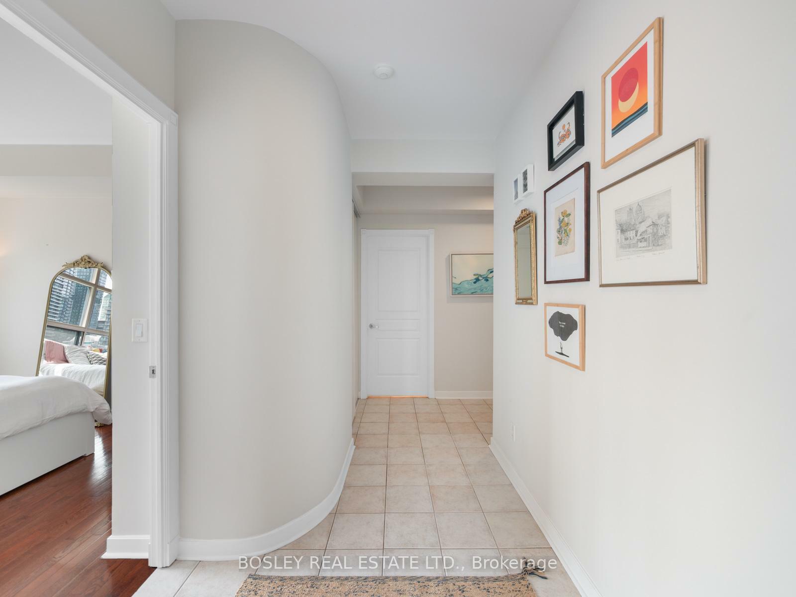 Property Photo: 438 Richmond Street W 715 ON M5V 3S6