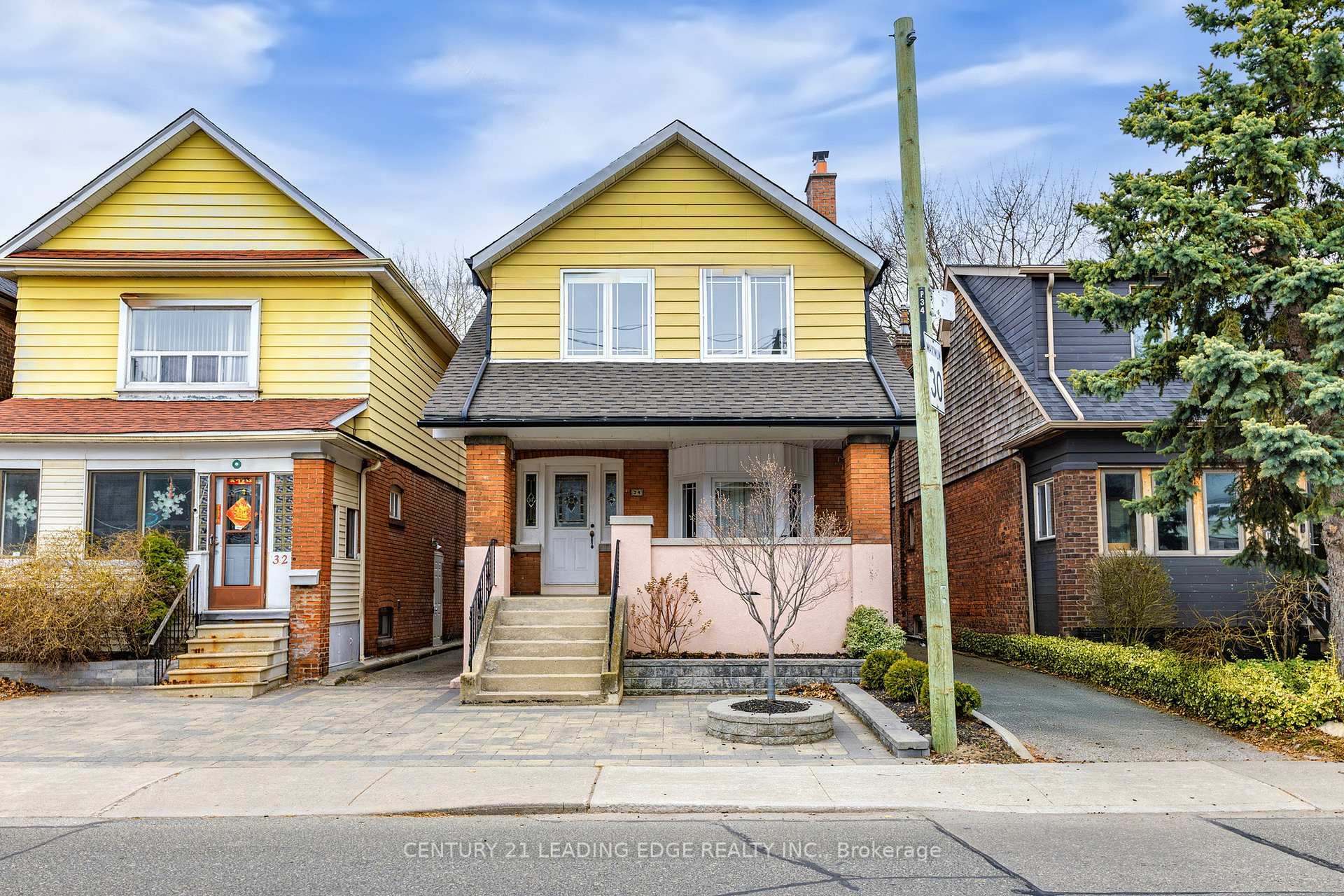 Photo de la propriété:  34 Chisholm Avenue  ON M4C 4V2 