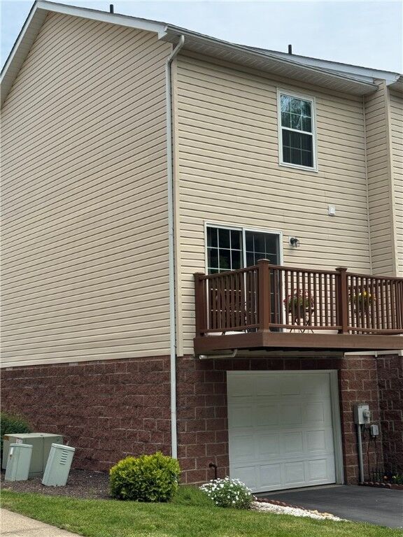Property Photo:  414 Silvis Way  PA 15601 