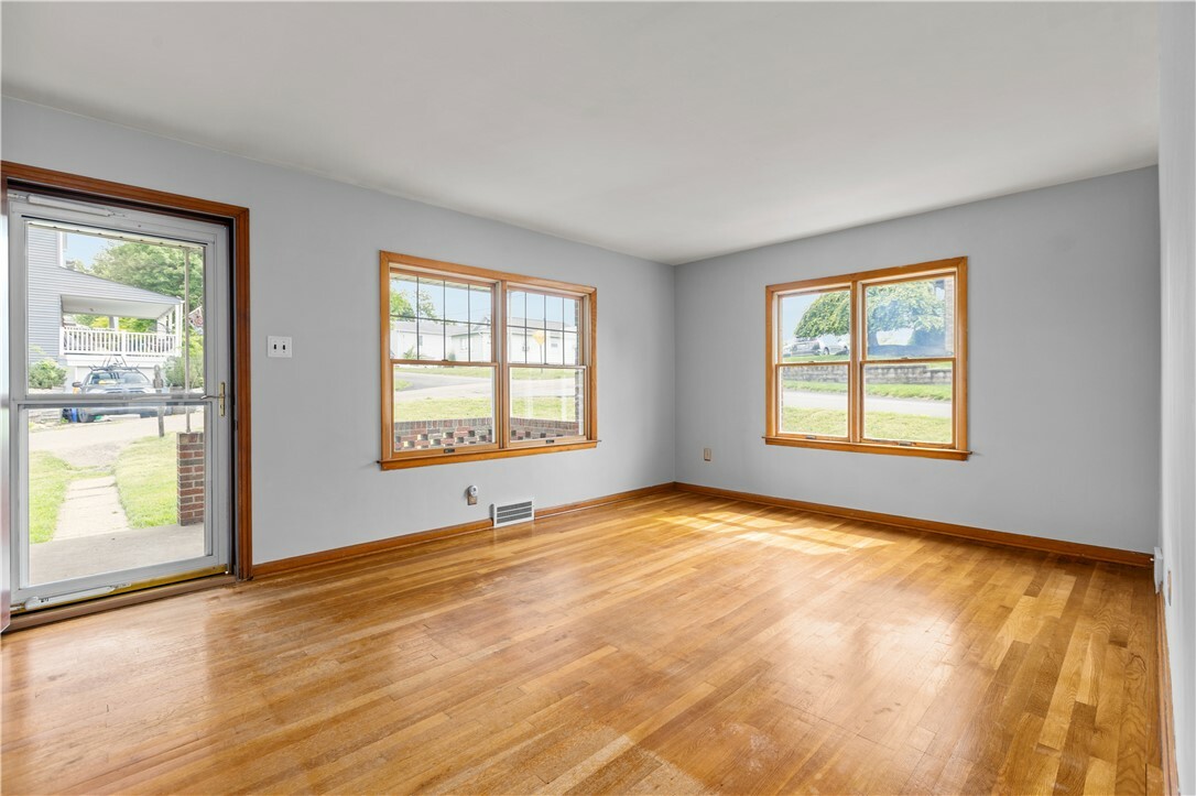 Property Photo: 1311 Agnew Ave PA 15001