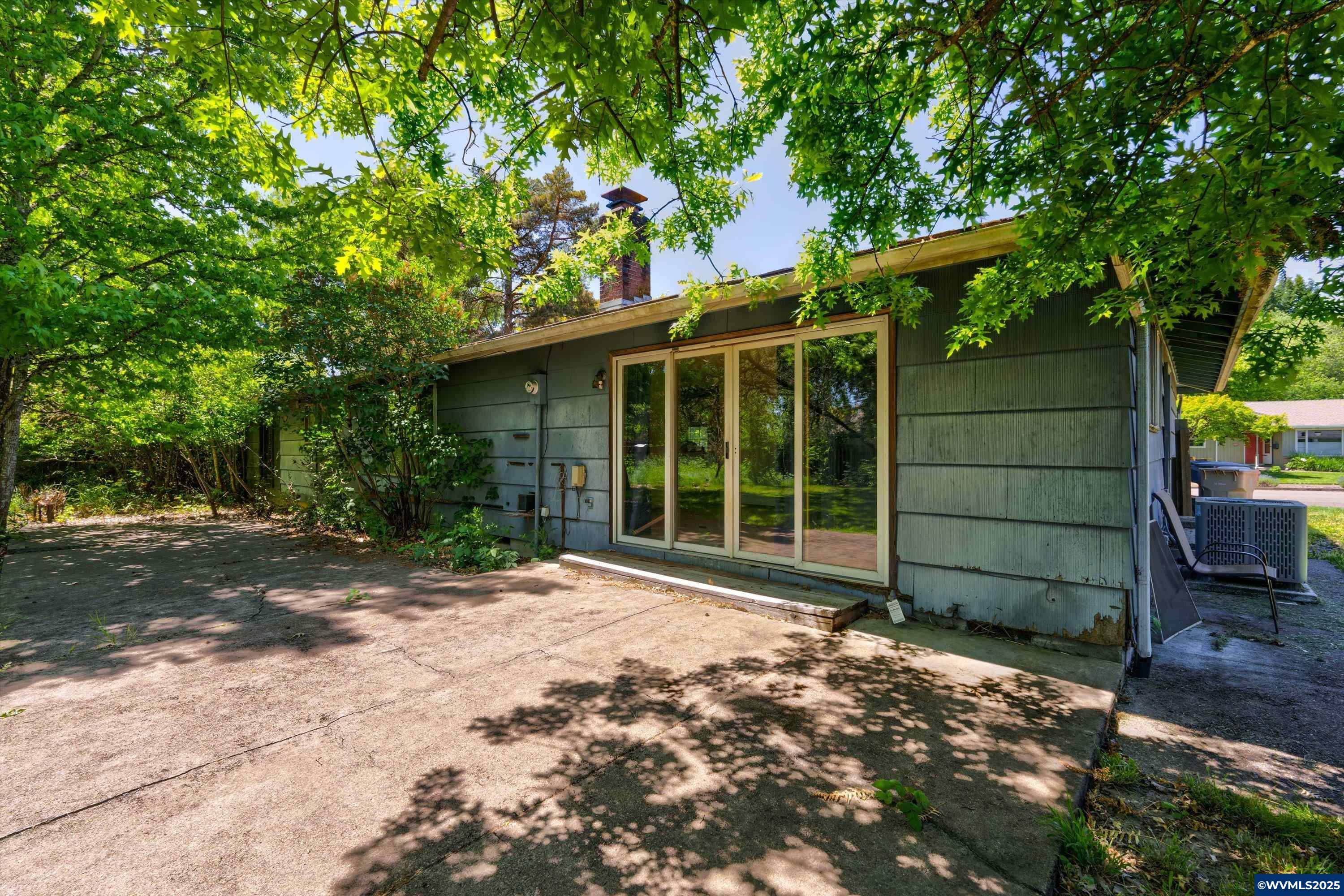 Property Photo: 1870 NW Larch Av OR 97330