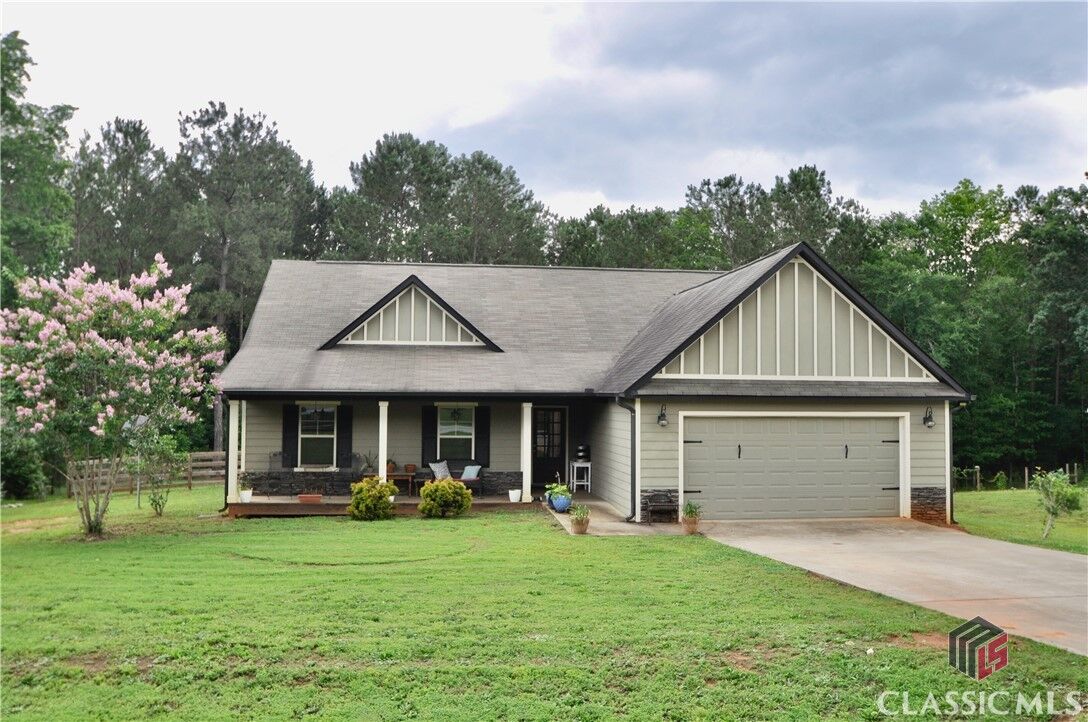 Property Photo:  1040 Matthew Lane  GA 30650 