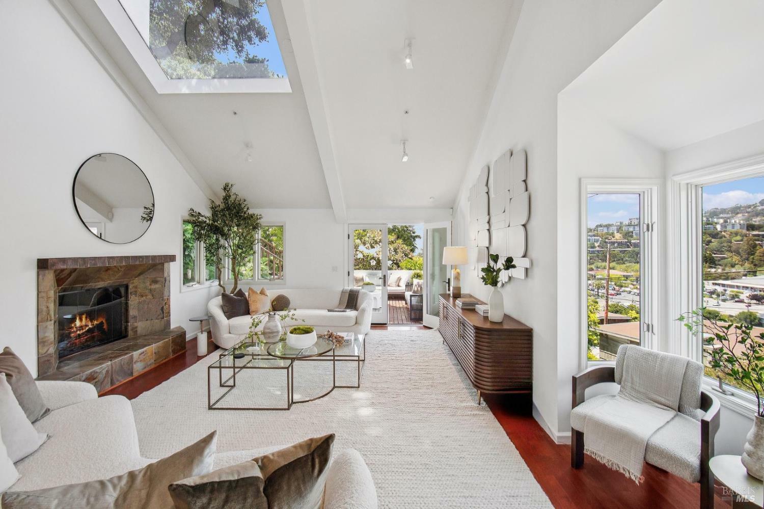 Property Photo:  84 Eastview Avenue  CA 94920 