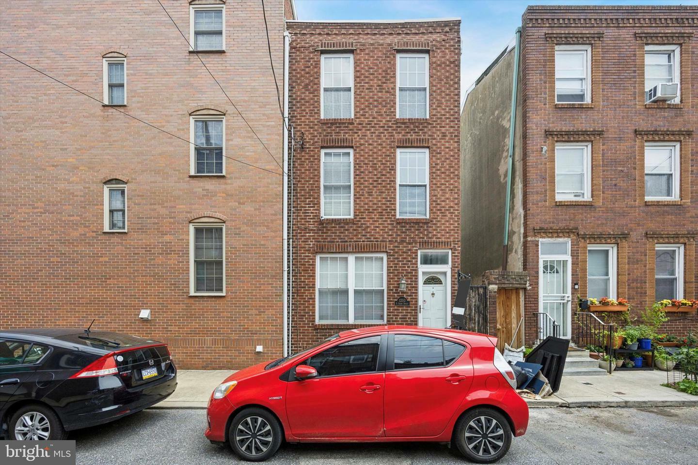 1203 S Alder Street  Philadelphia PA 19147 photo