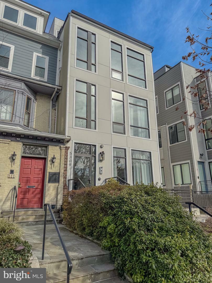 Property Photo: 5309 Connecticut Avenue NW 2 DC 20015
