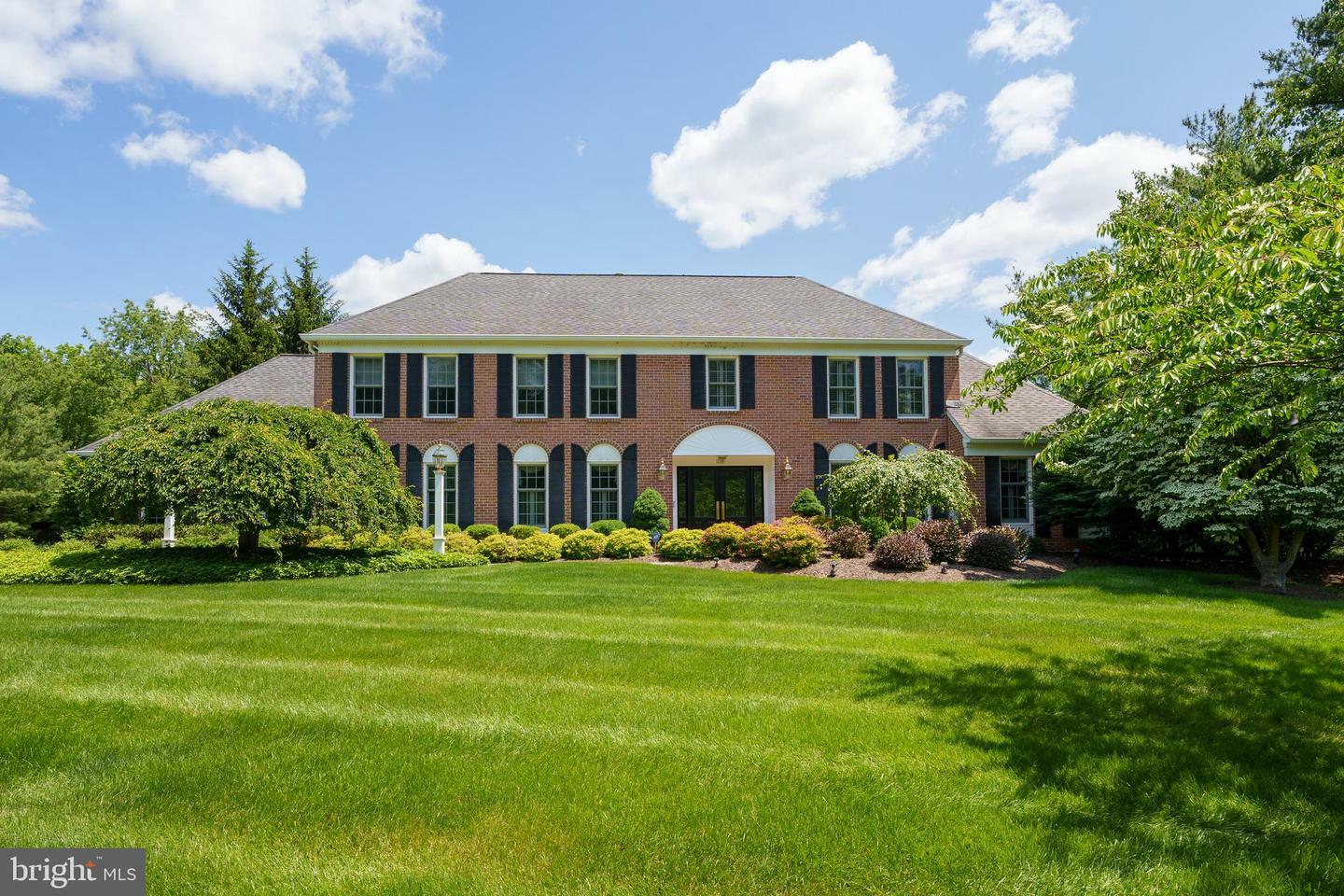 Property Photo:  270 Carriage Way  NJ 08540 