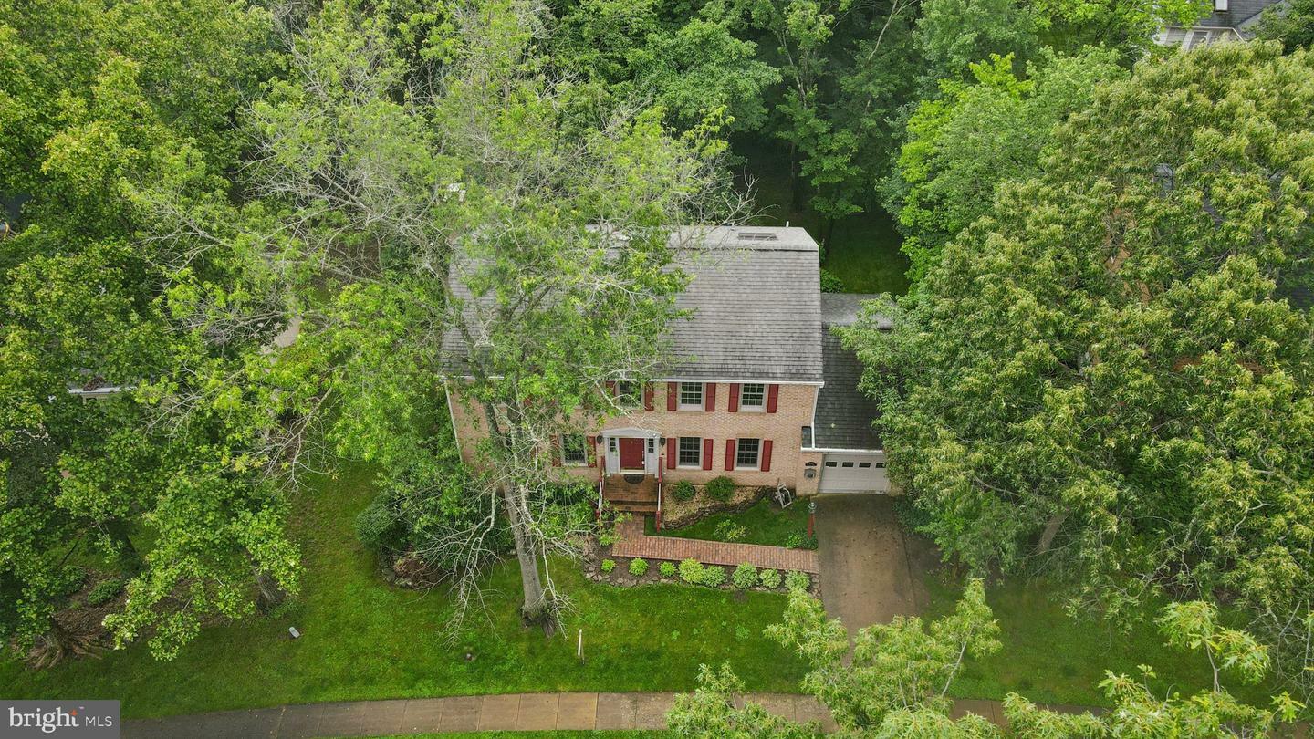 Property Photo: 4411 Boxwood Drive VA 22025