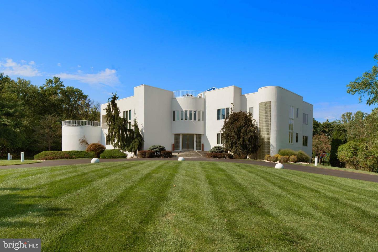 Property Photo: 611 Creek Lane PA 19031