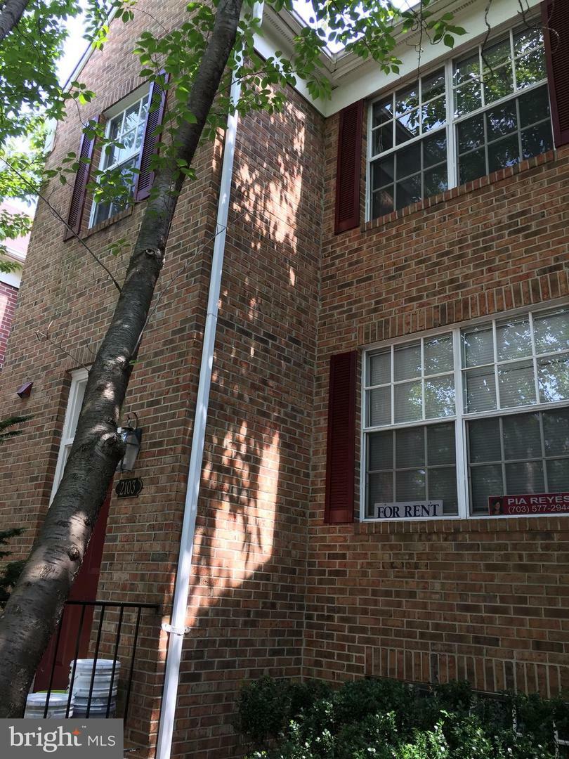 Property Photo: 2103 Dominion Heights Court VA 22043