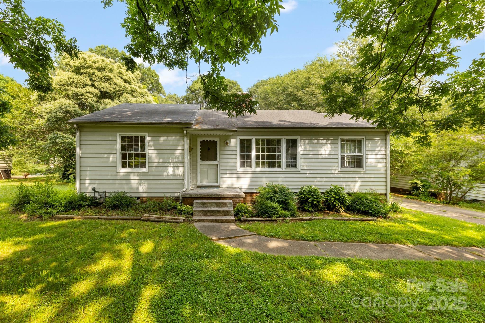 Property Photo: 505 Franklin Avenue NC 28150