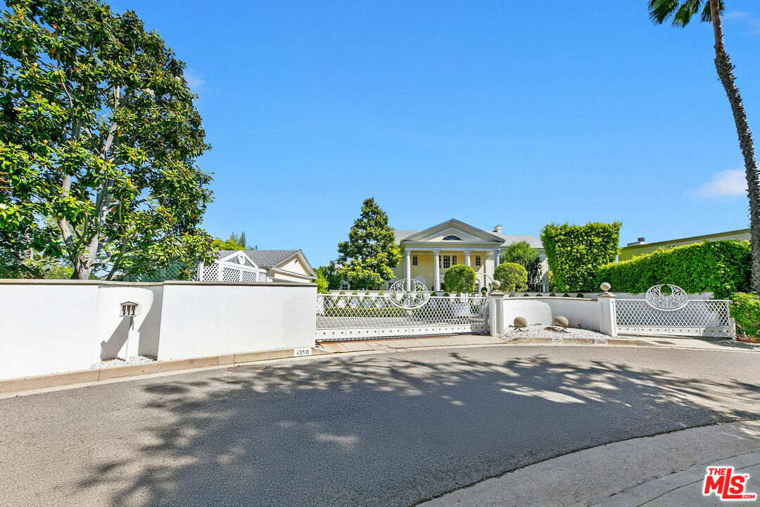 Property Photo:  1350 Belfast Dr  CA 90069 