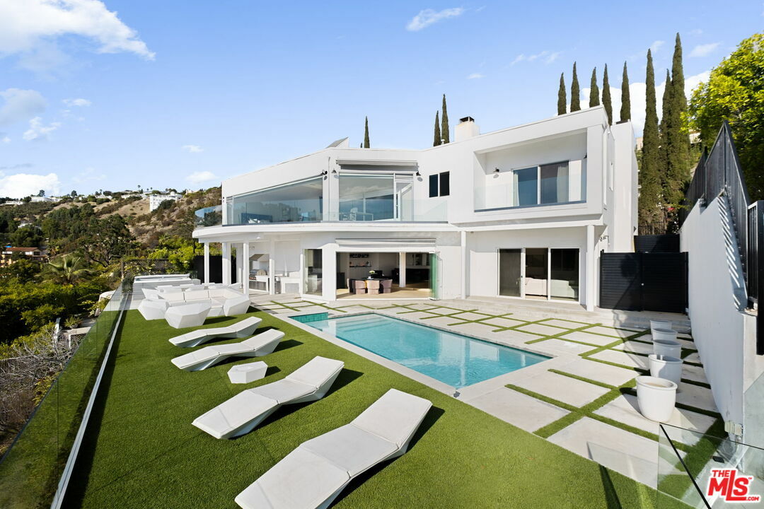 Property Photo: 7868 Electra Dr CA 90046