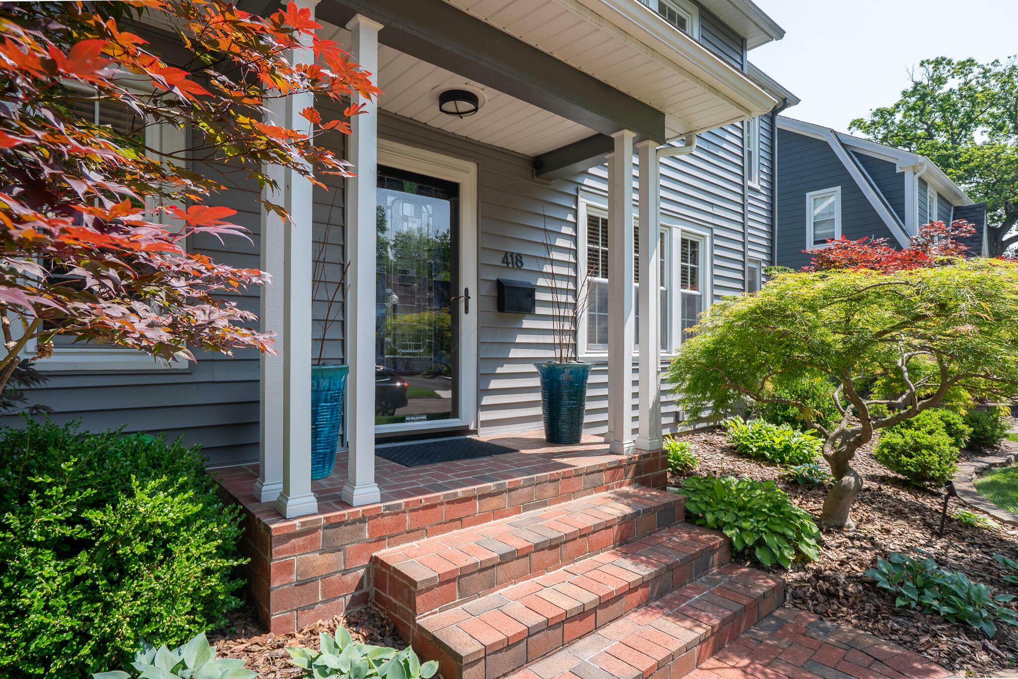Property Photo: 418 Clinton Heights Avenue OH 43202
