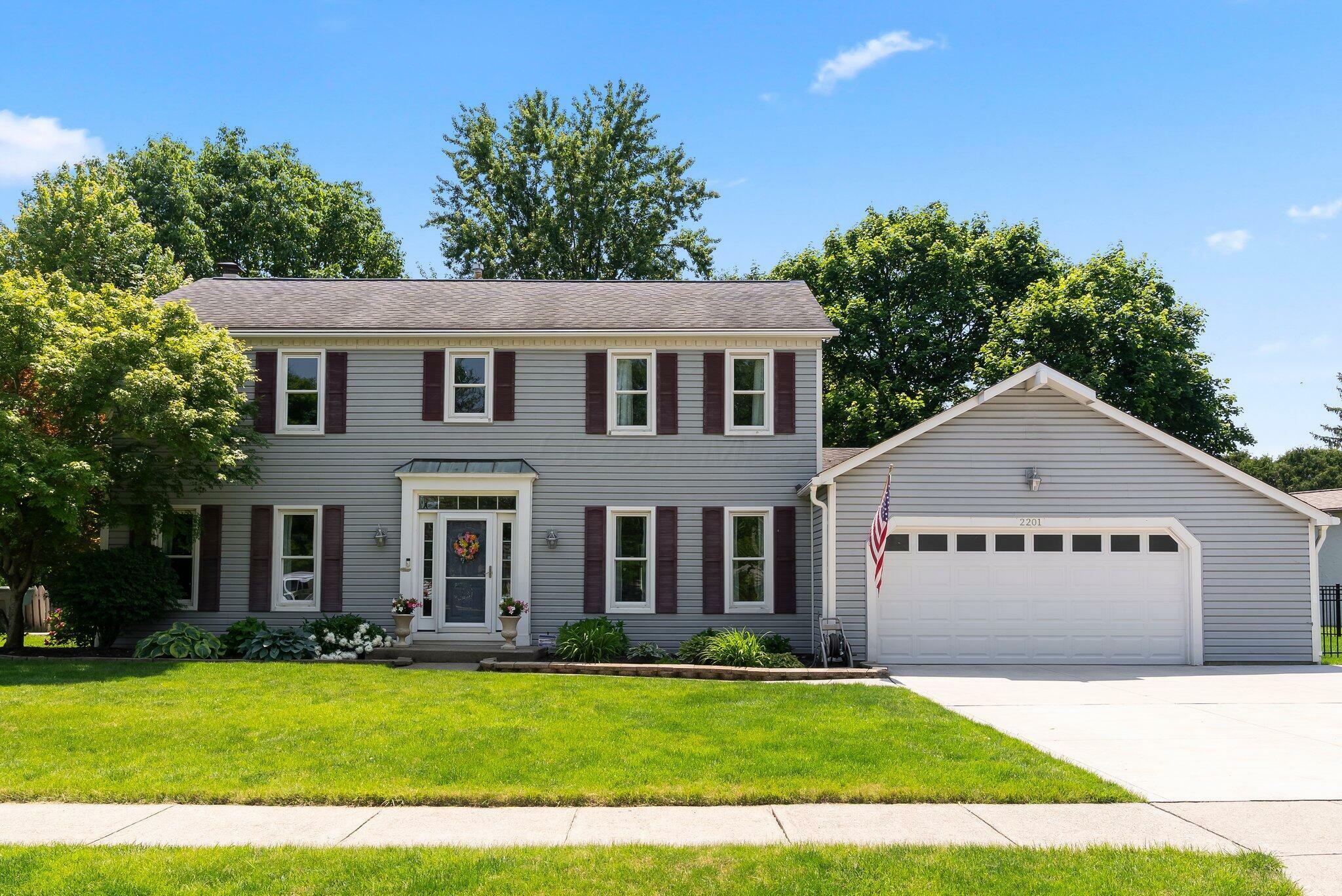 Property Photo: 2201 Stratingham Drive OH 43016