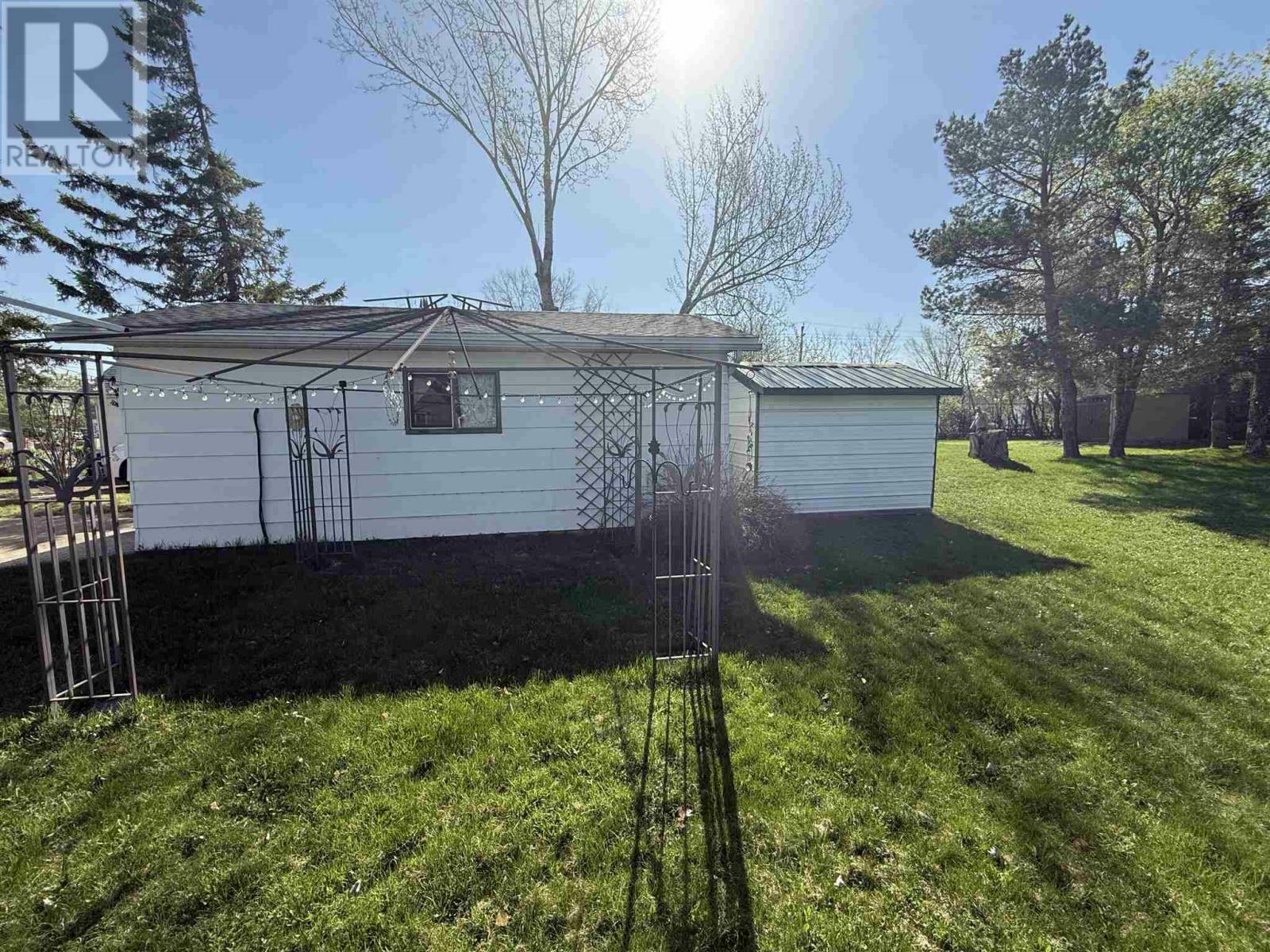 Property Photo:  68 Albert St  ON P8N 1H7 