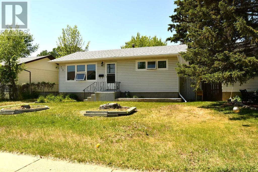 Property Photo:  715 2 Street East  AB T1R 0P9 