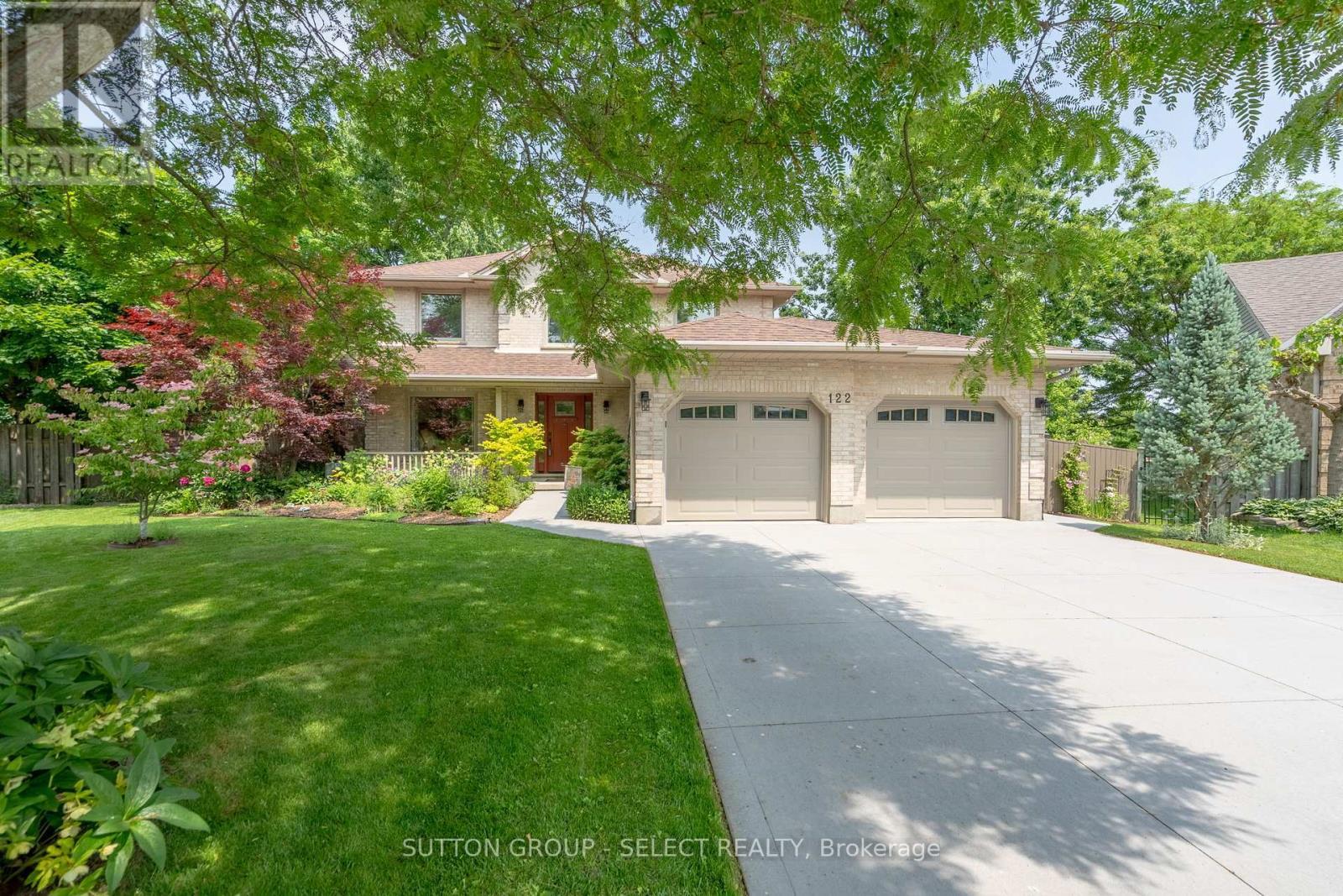 Property Photo:  122 Moraine Court  ON N6G 4Z2 
