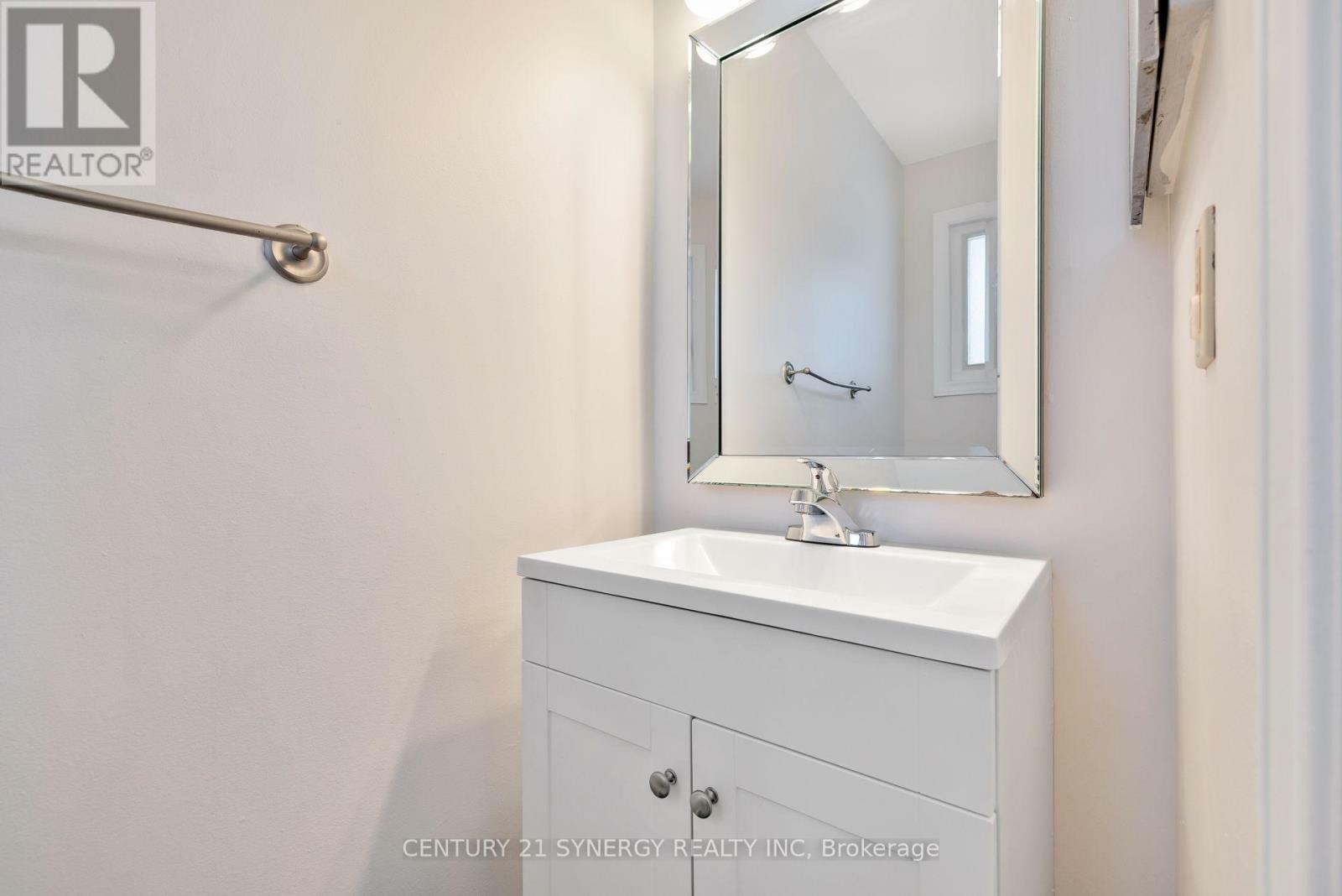 Property Photo:  861 Karsh Drive  ON K1G 4T9 
