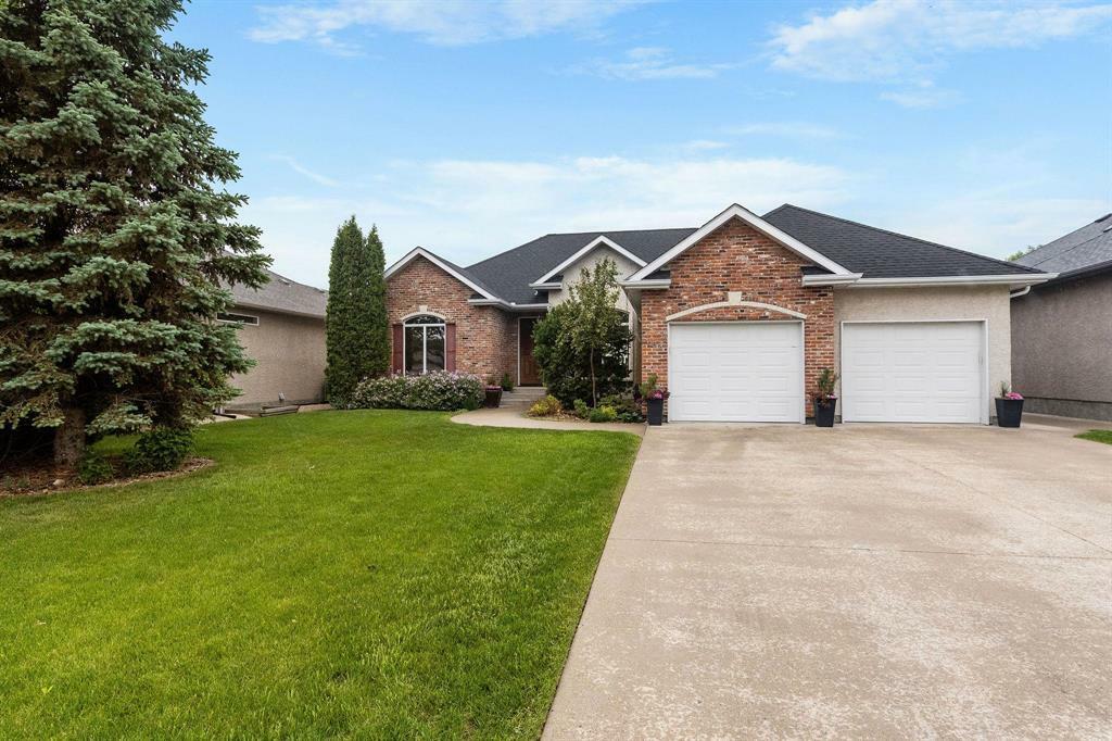 Property Photo: 134 Granite Park Boulevard MB R5G 1Y2