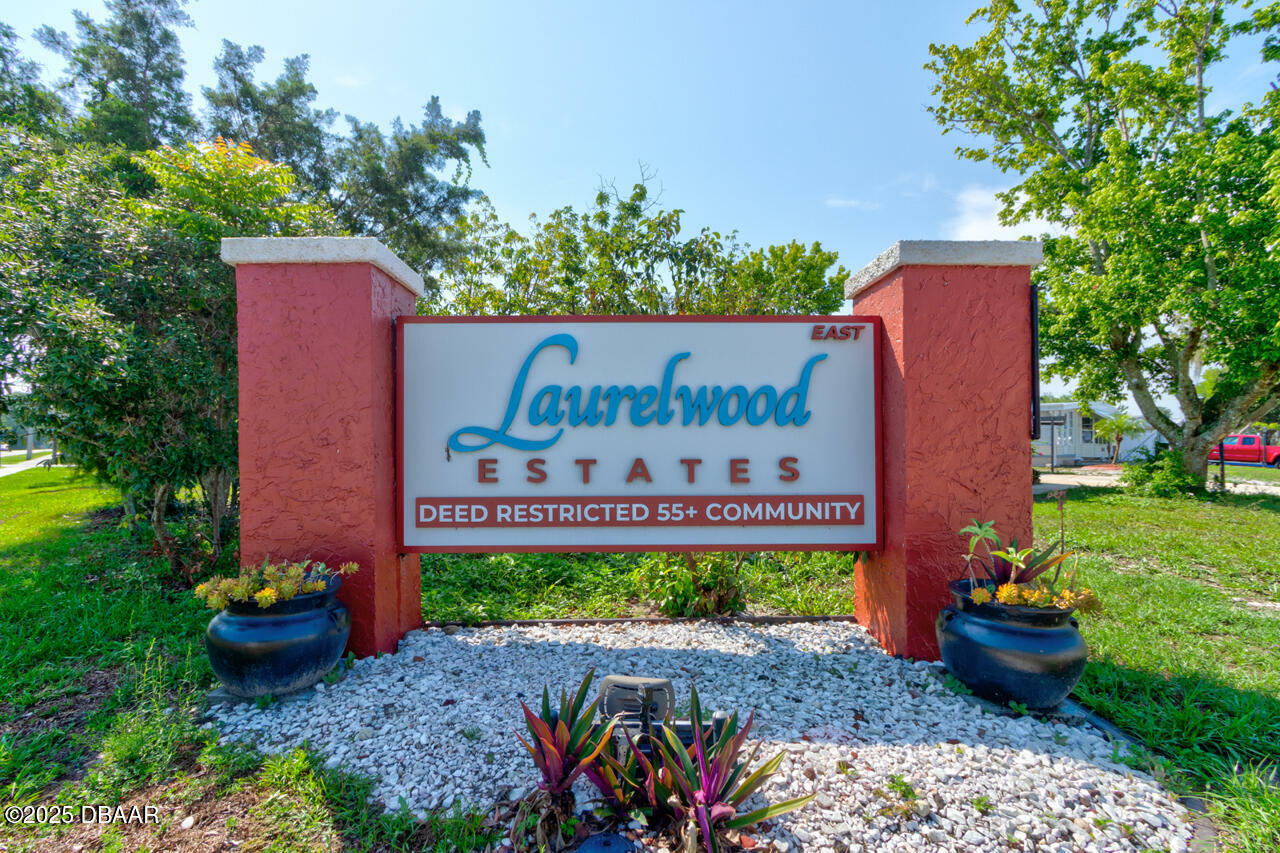 Property Photo: 711 Leward Way FL 32129