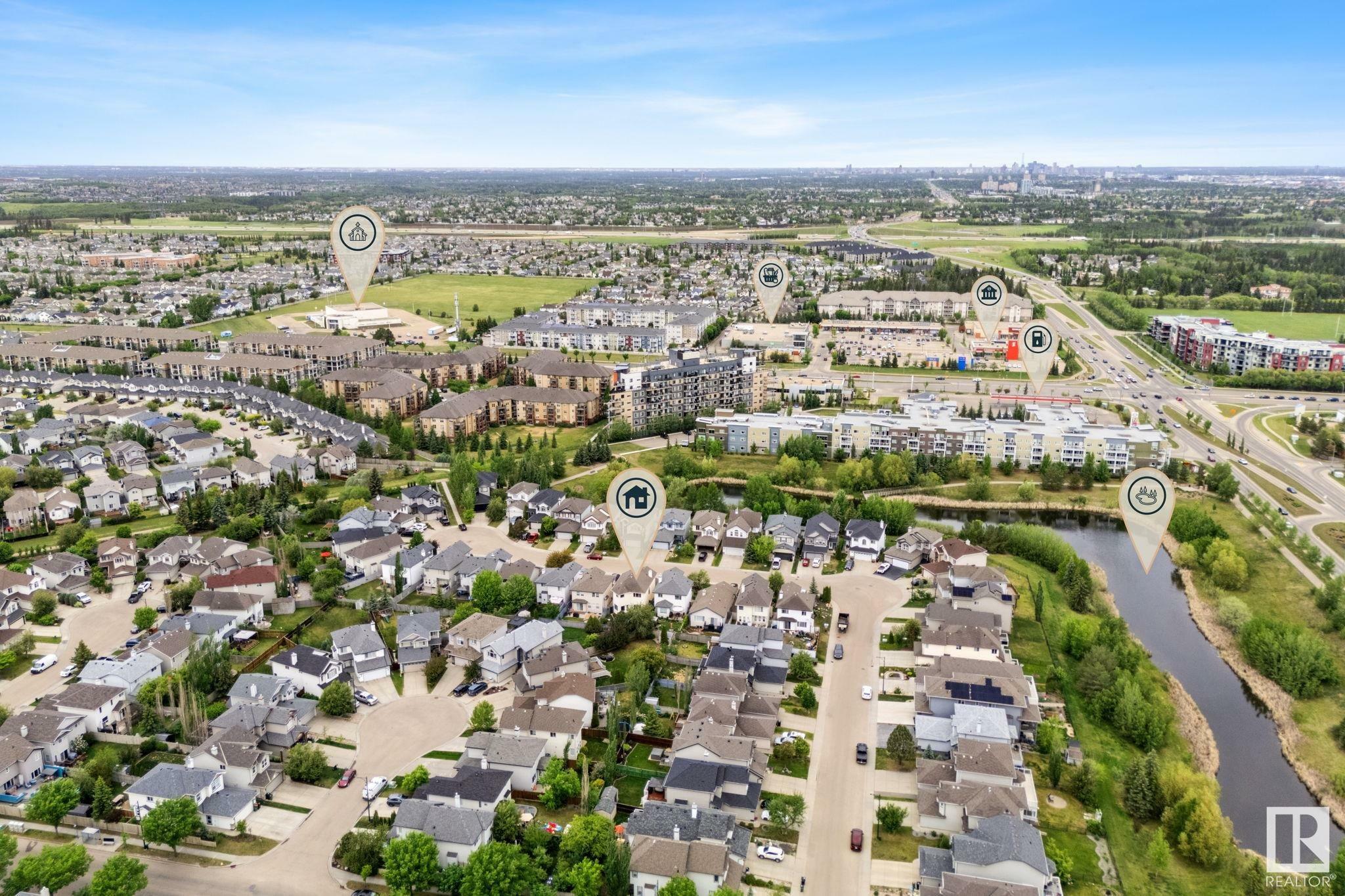 Photo de la propriété: 11227 11 Avenue SW AB T6W 1S5