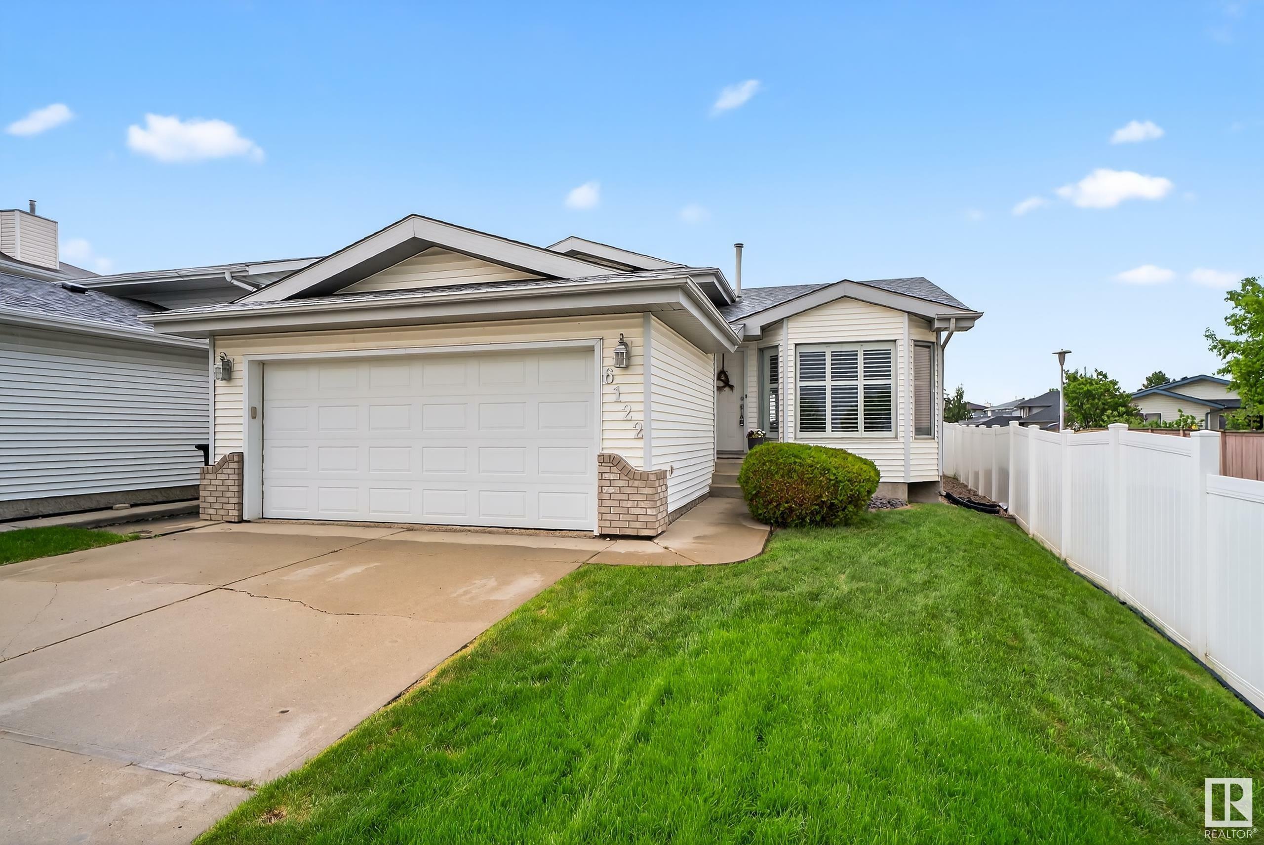 Photo de la propriété: 6122 157A Avenue NW AB T5Y 2P5
