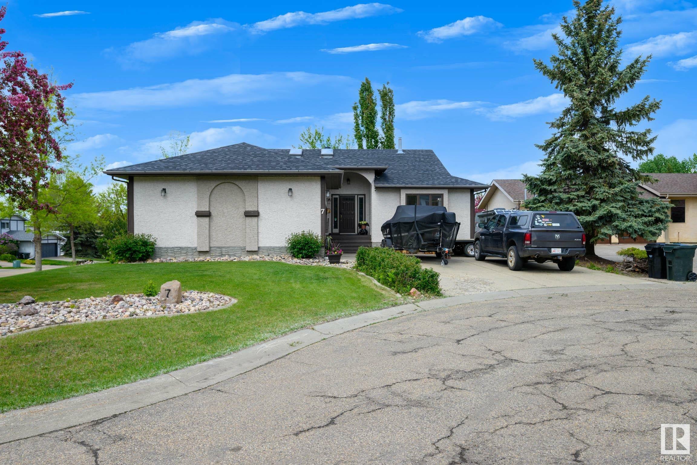 Property Photo: 7 Fieldstone Cove AB T7X 3C1