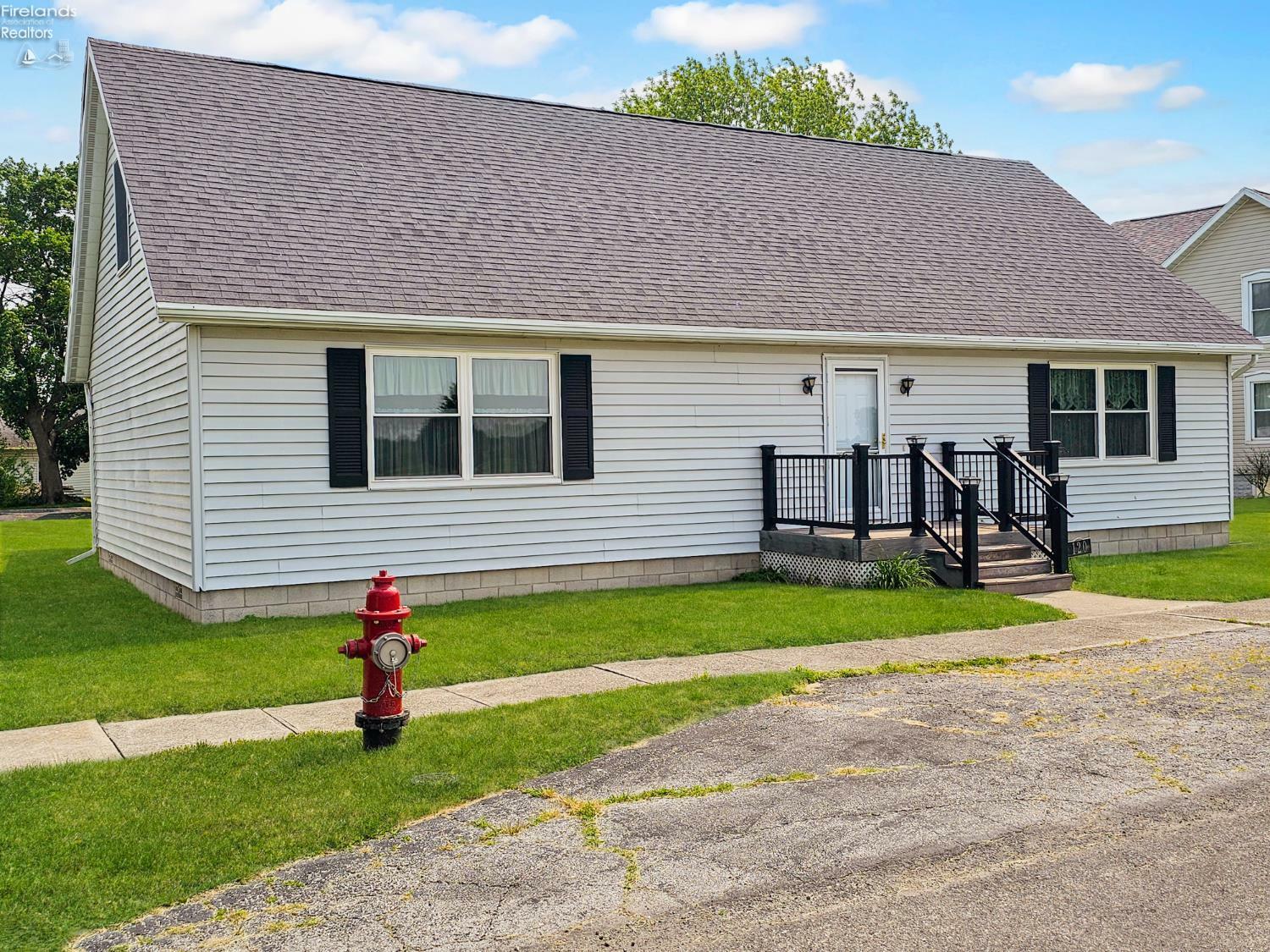 Property Photo:  120 W Lincoln St  OH 43442 