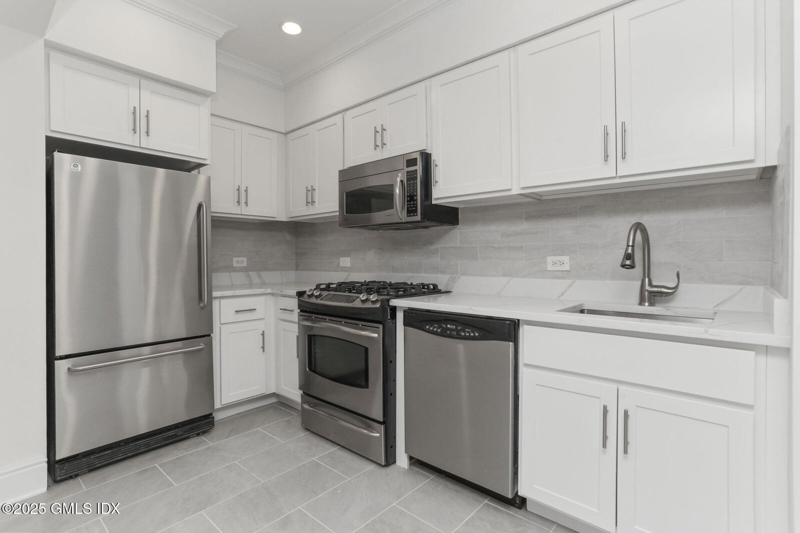 Property Photo:  40 W Elm Street 5C  CT 06830 