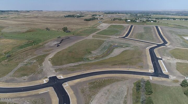 Property Photo: 702 37th Street NW ND 58554